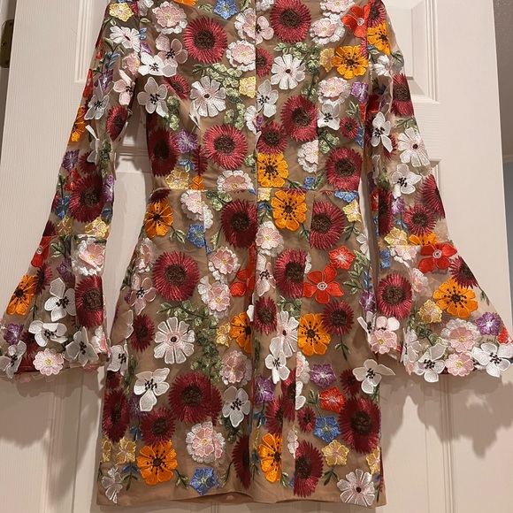 Elliatt Floral Appliqué Mini Dress - Rare Find - Picture 2 of 7